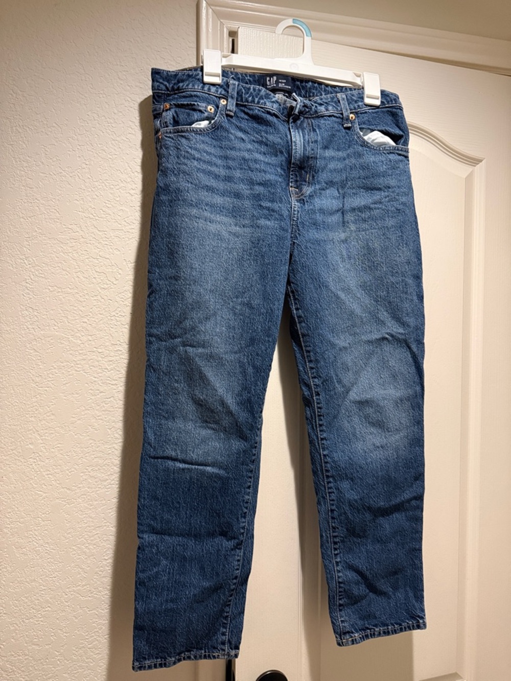 GAP Men's Medium Wash Straight-Leg Jeans